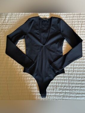 Ten by Babaton Long Sleeve Deep V Bodysuit
